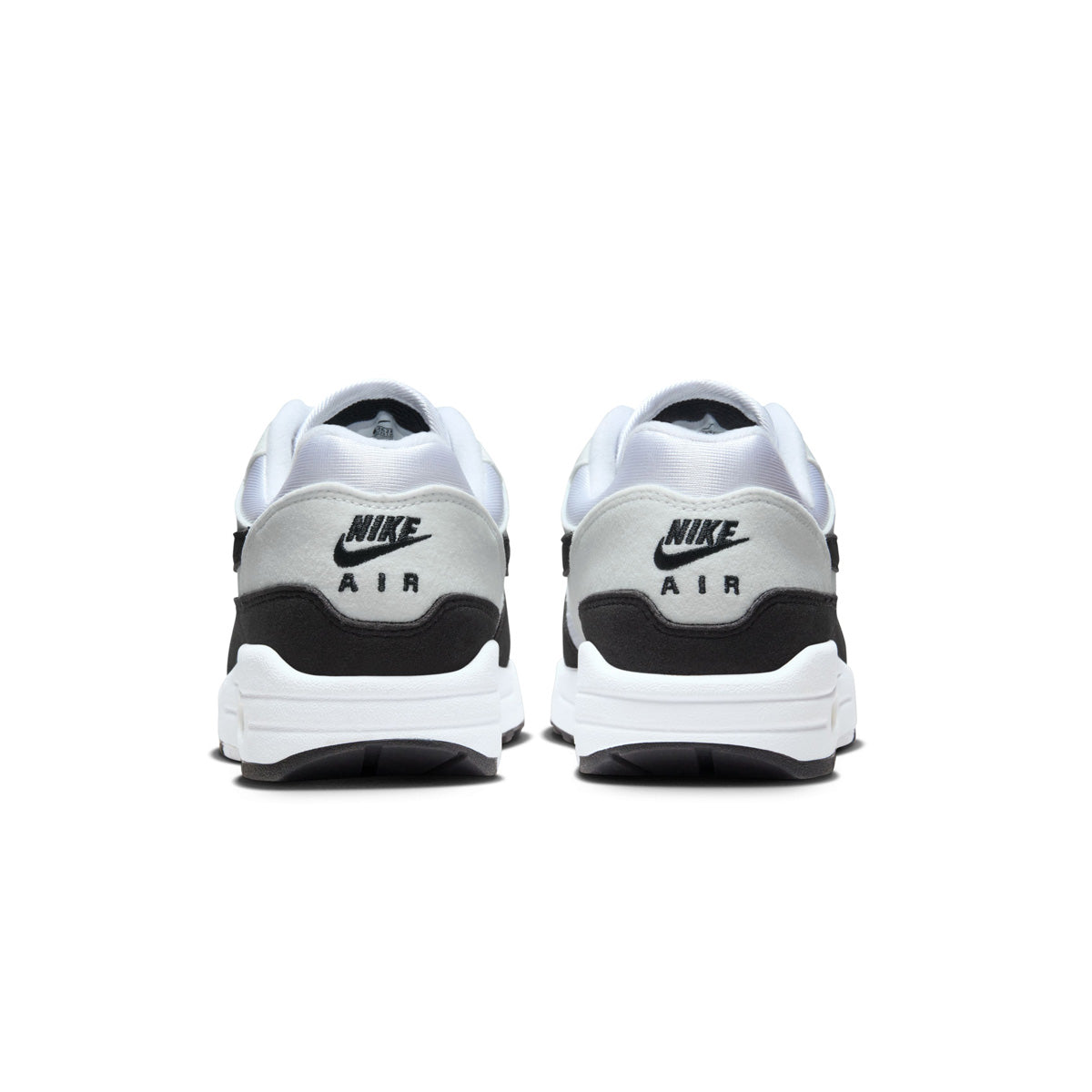 Meet the leader of the pack. Walking on clouds above the noise, the Air Max 1 blends timeless design with cushioned comfort. Sporting a fast-paced look, wavy mudguard and Nike Air, this classic icon hit the scene in ‘87 and continues to be the soul of the franchise today.