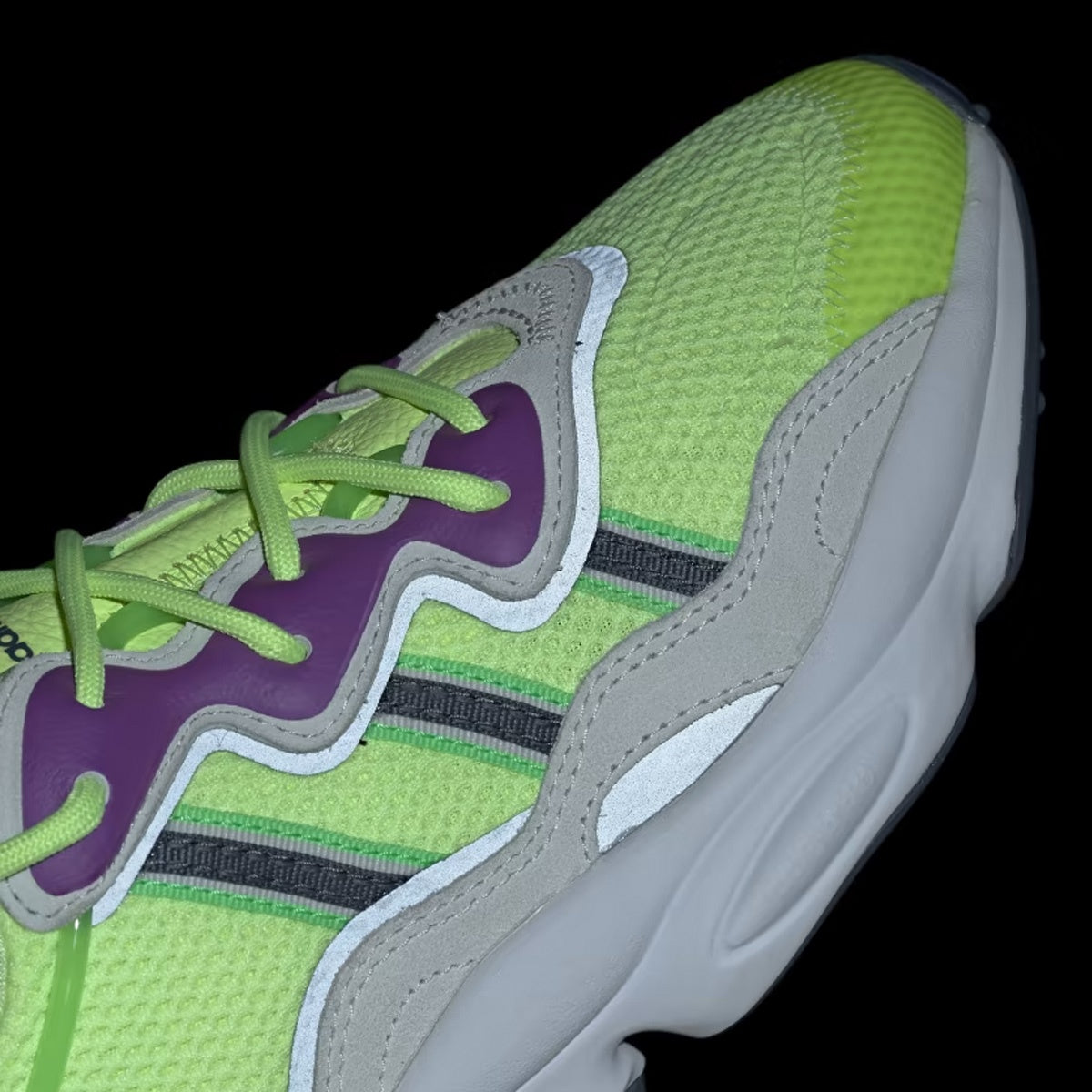 Wmns Ozweego 'Hi-Res Yellow Orchird Tint'