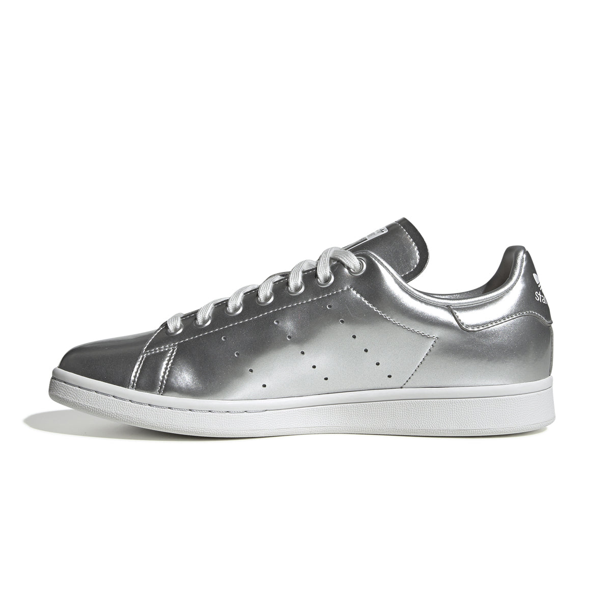 The instantly recognisable classic gets a gleaming makeover. These Stan Smith shoes update the iconic look with an eye-catching metallic upper. Perforated 3-Stripes stay true to the heritage design.