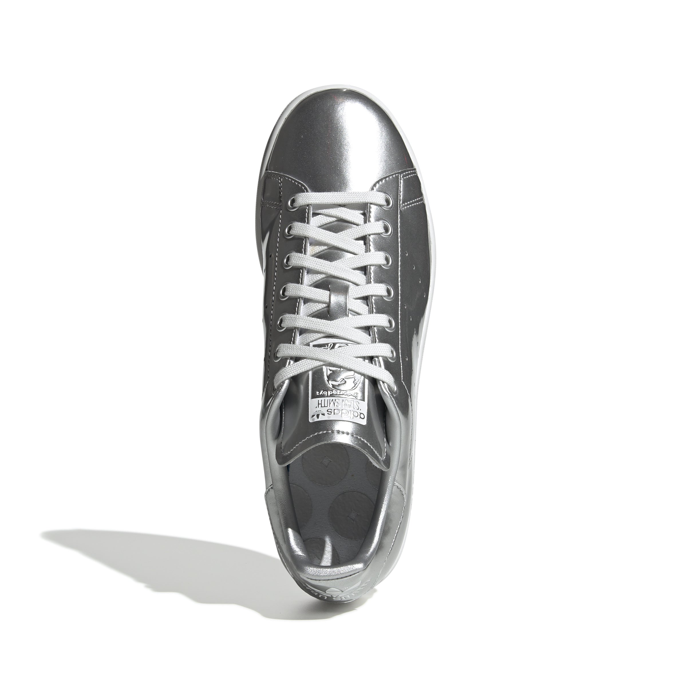 The instantly recognisable classic gets a gleaming makeover. These Stan Smith shoes update the iconic look with an eye-catching metallic upper. Perforated 3-Stripes stay true to the heritage design.