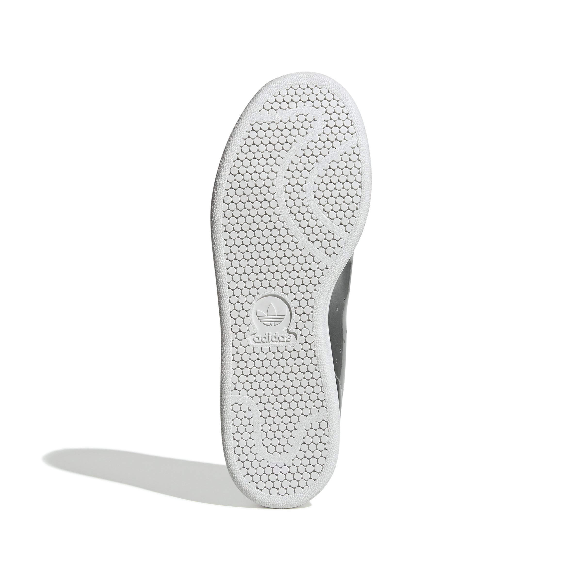 The instantly recognisable classic gets a gleaming makeover. These Stan Smith shoes update the iconic look with an eye-catching metallic upper. Perforated 3-Stripes stay true to the heritage design.