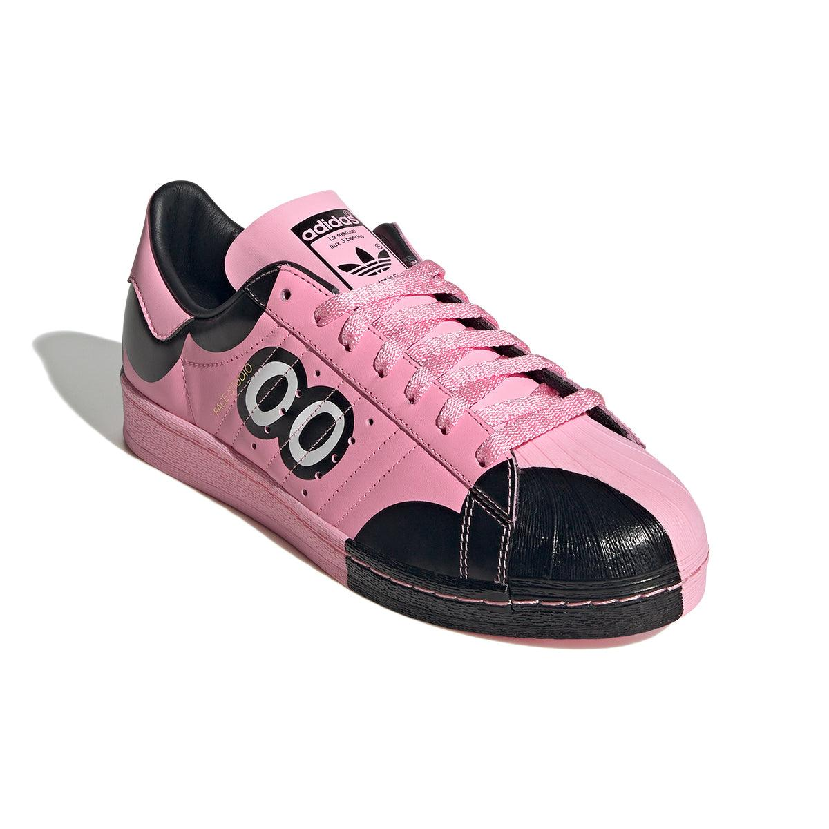 You can't beat the iconic silhouette of the adidas Superstar 82 shoes. The popular look from decades ago is back, staying true to the original with a signature shell toe, serrated 3-Stripes and a simple look that can easily flex from casual to more dressed up. This edition echoes the materials and colour palette from the debut era, and while the trainers might hint at attitude, they're as comfortable as ever. A leather upper and rubber outsole deliver a comfortable, stable ride. Looks like you're ready to r