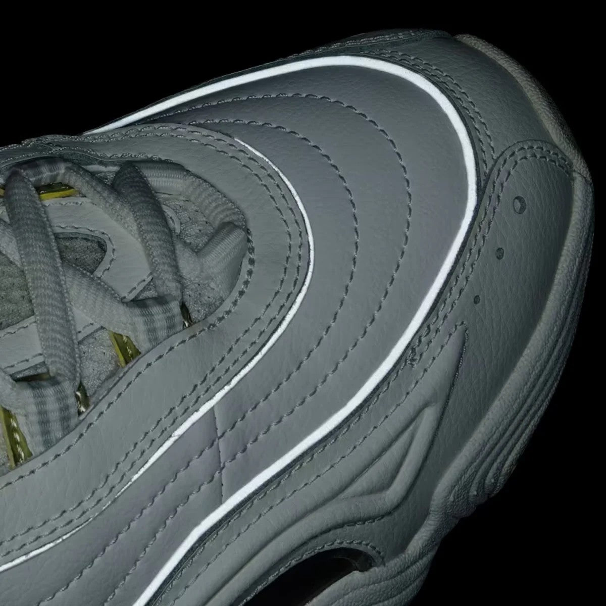 Let these adidas Crazy 98 shoes transport you back to the era of "Feet You Wear." An eye-catching wave pattern stands out against the upper that's moulded to cradle your foot. An EVA midsole with Adiprene cushioning provides comfort and support for all-day wear while the Torsion System stabilises as you move.