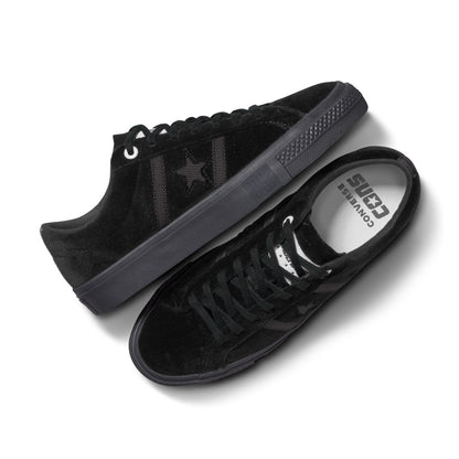 + UNDEFEATED One Star Academy Pro Low Top