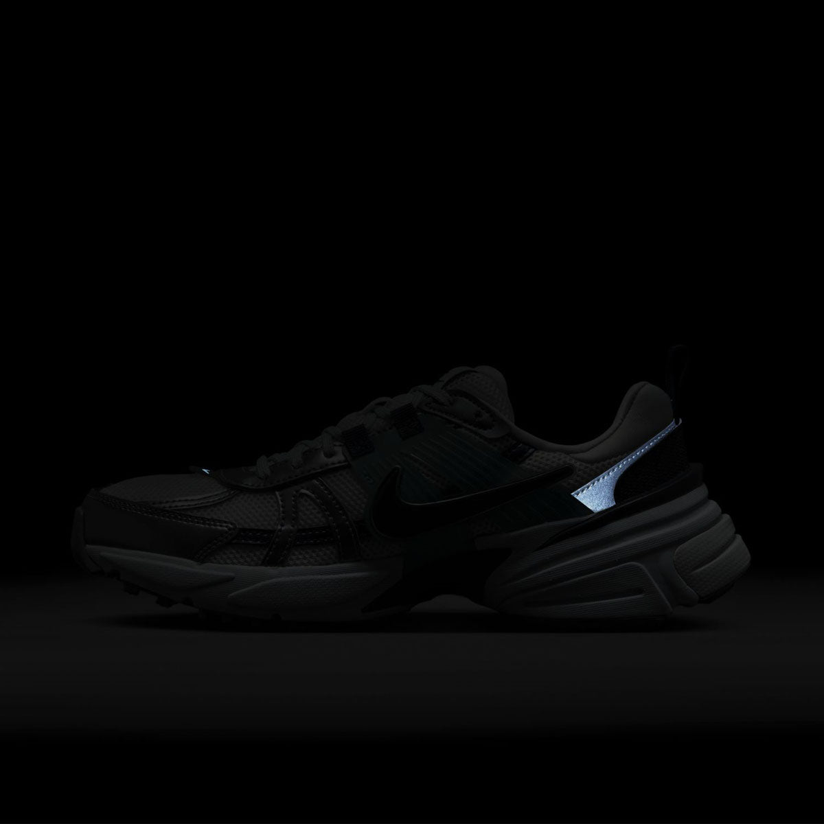 Wmns V2K RUN 'Summit White Dark Obsidian'
