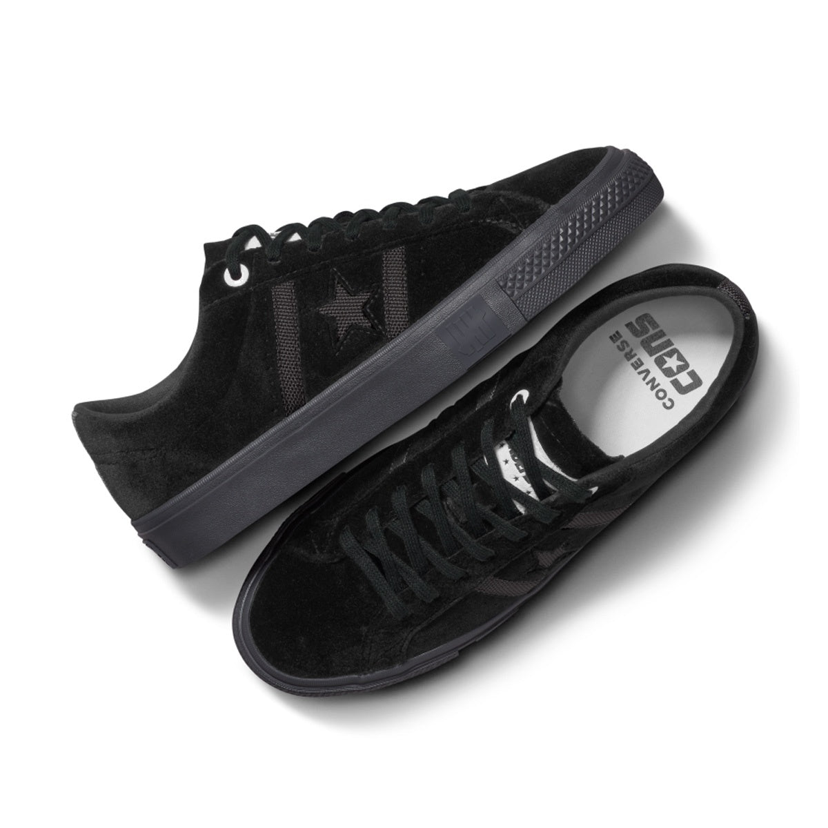 + UNDEFEATED One Star Academy Pro Low Top 'Black'