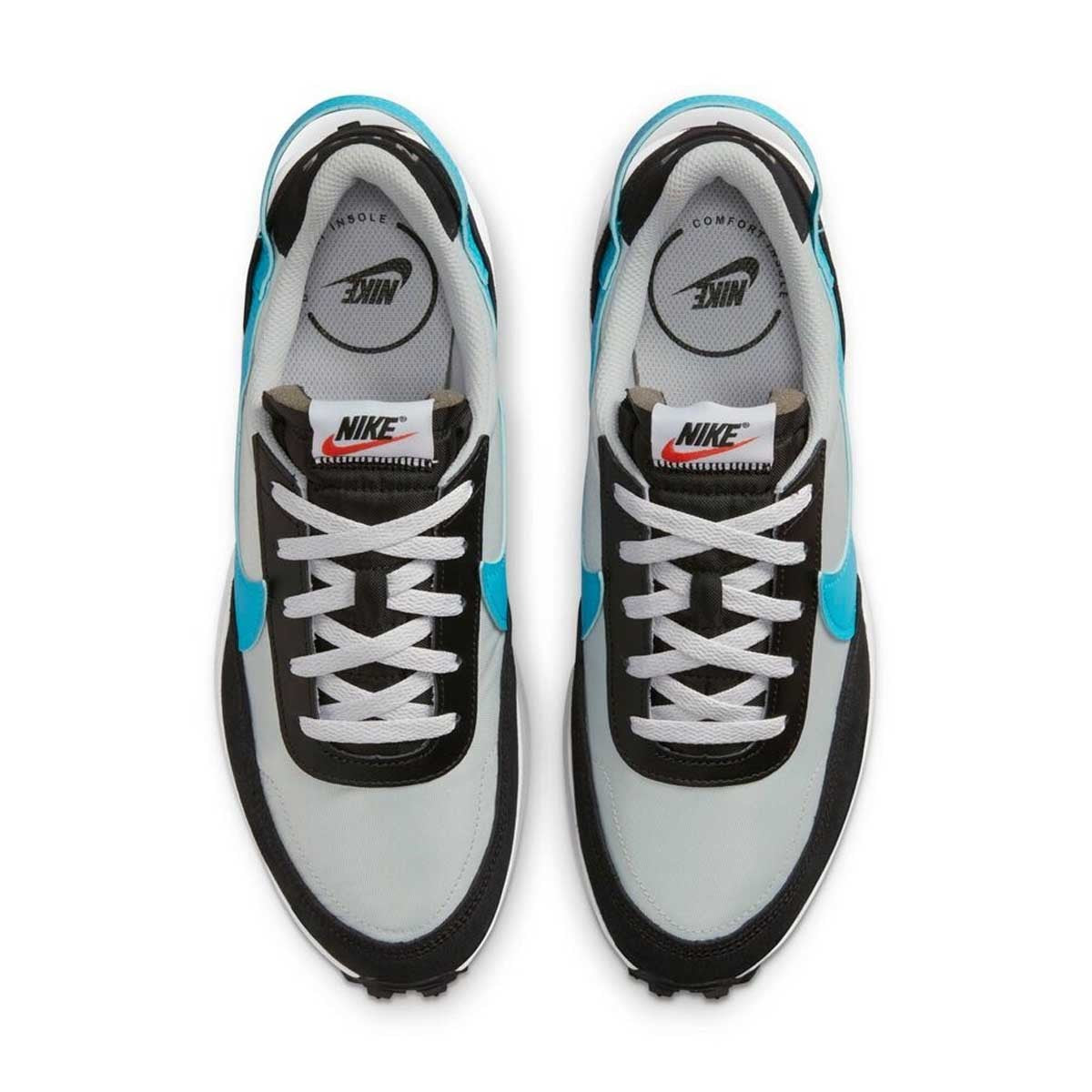 Retro gets modernised in the Nike Waffle Debut. Remember that smooth suede and nylon trend? It's back, along with the modernised 'wedge' midsole that feels incredibly plush. And to top it off, we've kept the classic on the bottom—the tried, true and trusted Waffle outsole—that adds traction, durability and heritage style to your step.