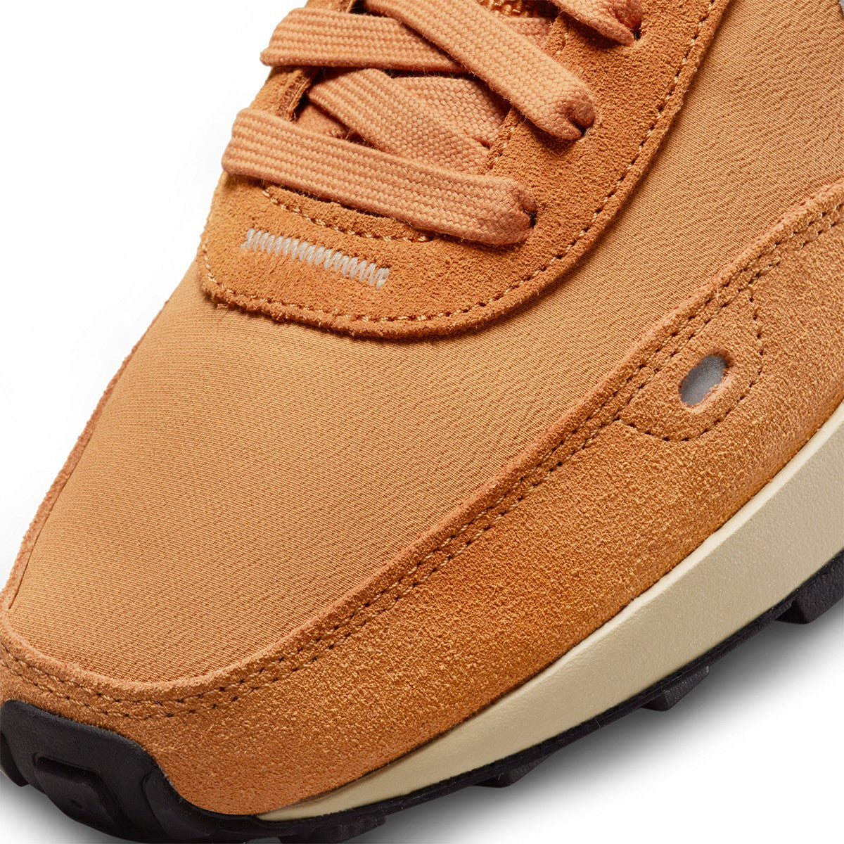 Cut the chill in the latest Nike Waffle One remix. A durable heel clip adds energy while a mixture of hairy suedes and a felt Swoosh logo gets you ready to hit the streets. The new springy midsole has the classic wedge shape while the updated Waffle outsole provides a level of support and traction you have to feel to believe.