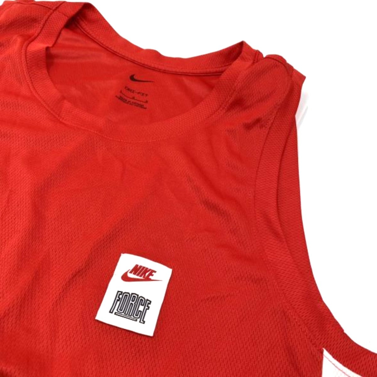 Celebrate 40 years of Nike Force bringing energy to the court in Nike's Starting 5 Jersey. Smooth, breathable fabric gives you a lightweight feel as you go coast-to-coast on the hardwood. It's an ode to an icon, with a relaxed fit that feels at home on the court and beyond.