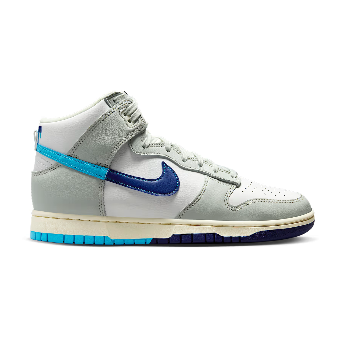 From backboards to skateboards, the influence of the Nike Dunk is undeniable. Although introduced as a basketball shoe in 1985, its flat and grippy soles were perfect for a neglected sport community—skaters. Uncovering a subculture craving creativity as much as function, the Dunk released decades of countless colourways that continue to capture the soul of skaters from coast to coast. Created for the hardwood but taken to the streets, the '80s b-ball icon returns with crisp leather and retro colours. Plus, 