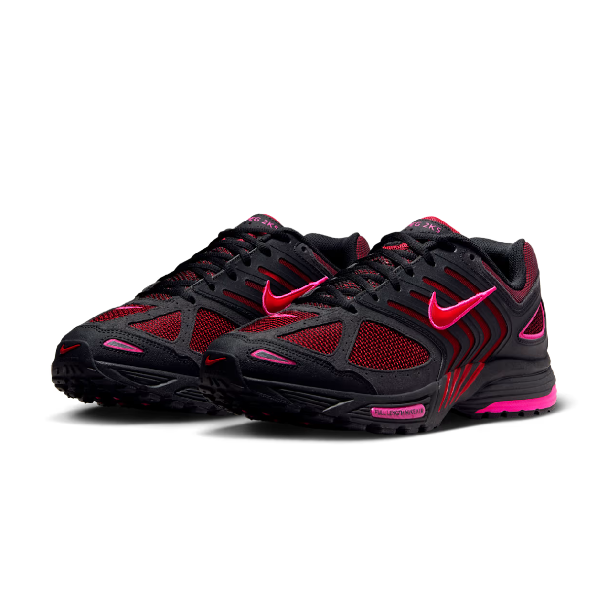 A springy ride for every run. The Peg's familiar, just-for-you feel returns to help you accomplish your goals (even if that's just looking great while you kick it). The 2K5 edition has the same responsiveness and neutral support you love, with a breezy look inspired by early noughties runners. And that sweltering colourway with hits of Fierce Pink? It's enough to get your heart rate up.