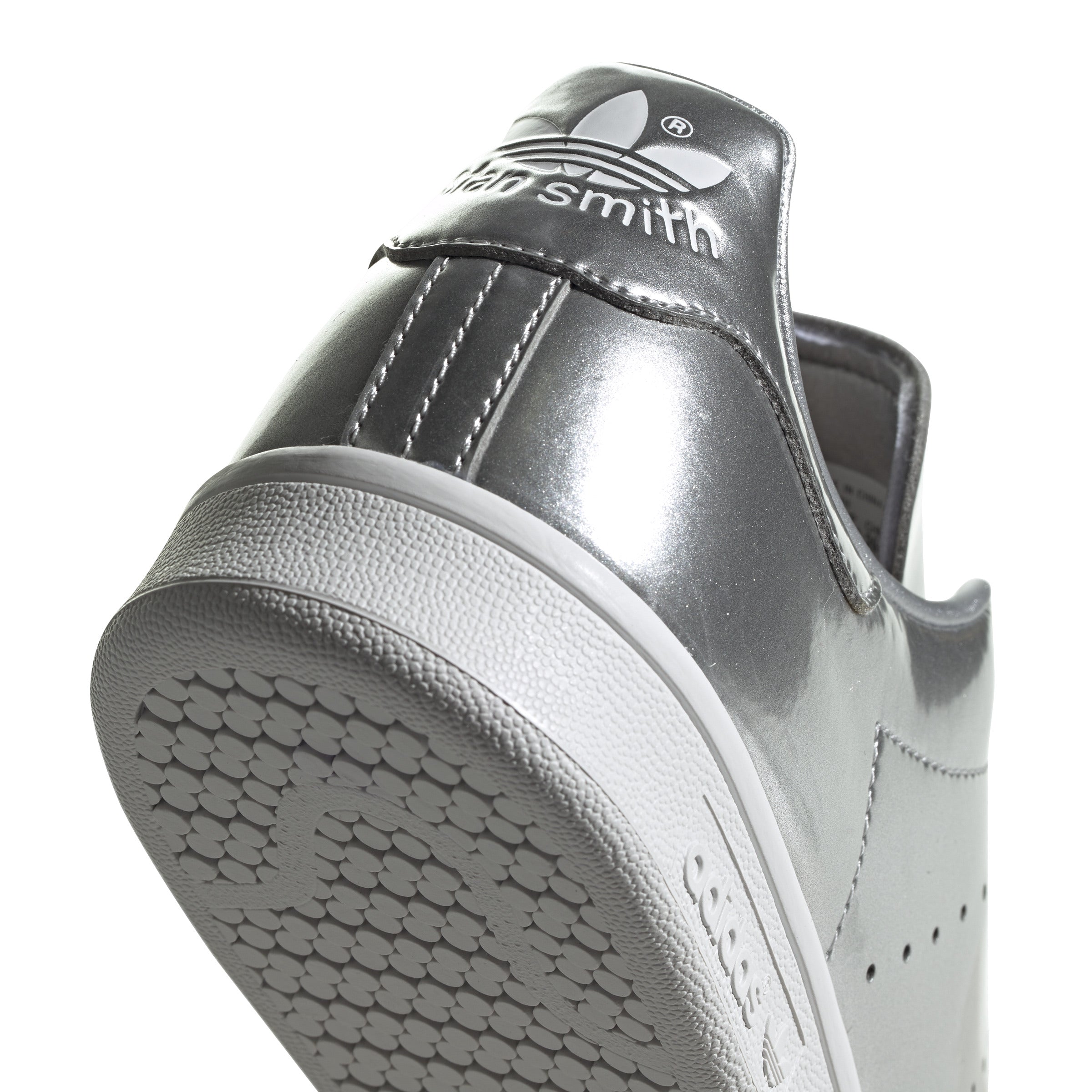 The instantly recognisable classic gets a gleaming makeover. These Stan Smith shoes update the iconic look with an eye-catching metallic upper. Perforated 3-Stripes stay true to the heritage design.