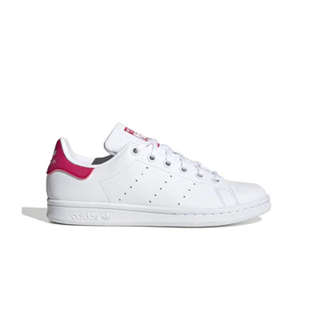 Every generation has made the Stan Smith their own. Now, it's your turn. These juniors' shoes have the same clean look and crisp feel as the original. What's different? The materials.