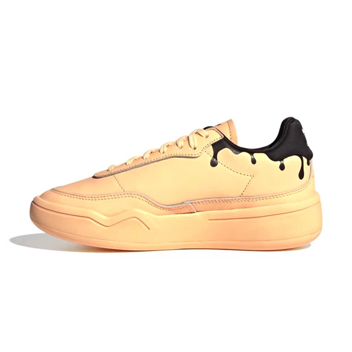 Lightweight and stylish. That's what the adidas Her Court shoes are all about. A beautiful creamsicle orange leather upper stands out right away. Wear them with dark-coloured jeans or pair the eye-catching paint-drip graphic with a no-sock look. Keep that pep in your step with a plush memory foam sockliner that keeps you comfortable all day long.