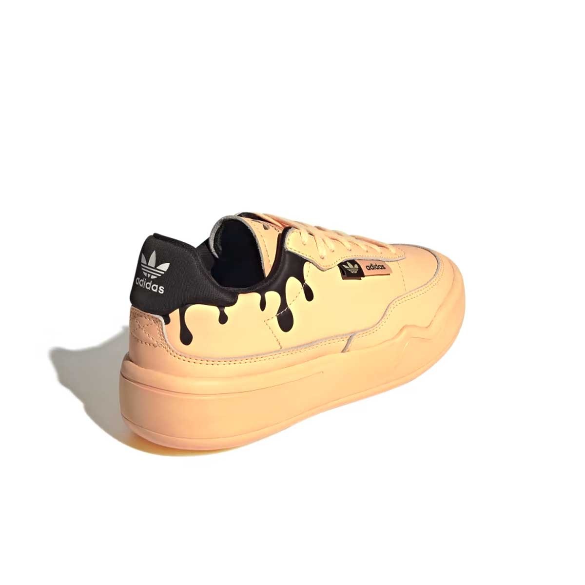 Lightweight and stylish. That's what the adidas Her Court shoes are all about. A beautiful creamsicle orange leather upper stands out right away. Wear them with dark-coloured jeans or pair the eye-catching paint-drip graphic with a no-sock look. Keep that pep in your step with a plush memory foam sockliner that keeps you comfortable all day long.