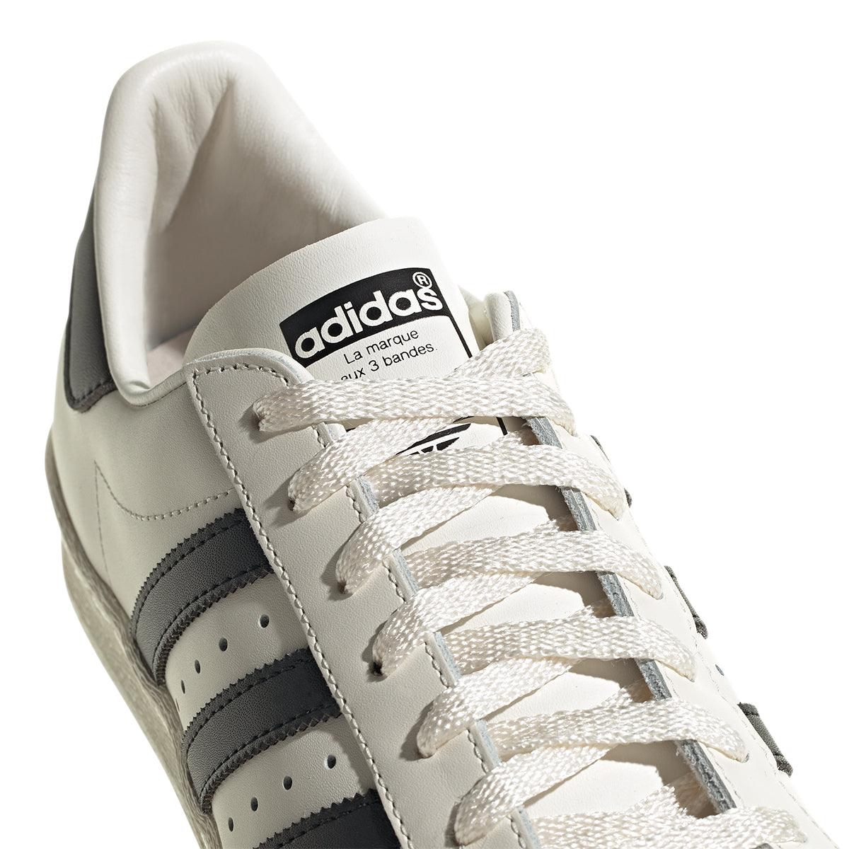 Superstar 82 'Sail'