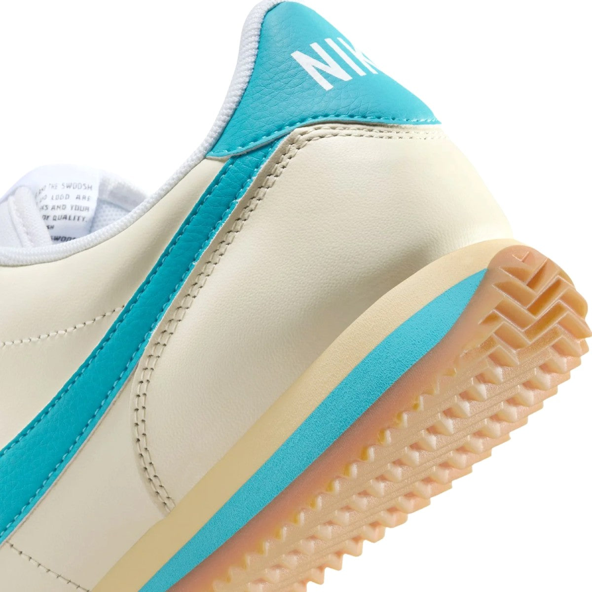 One word: tradition. From heritage running to fashion phenom, the retro appeal, sponge-soft midsole and seesaw detailing of this classic sneaker delivers, decade after decade. This iteration pairs that vintage vibe with easy-to-style colors for a look that's as versatile as it is timeless.