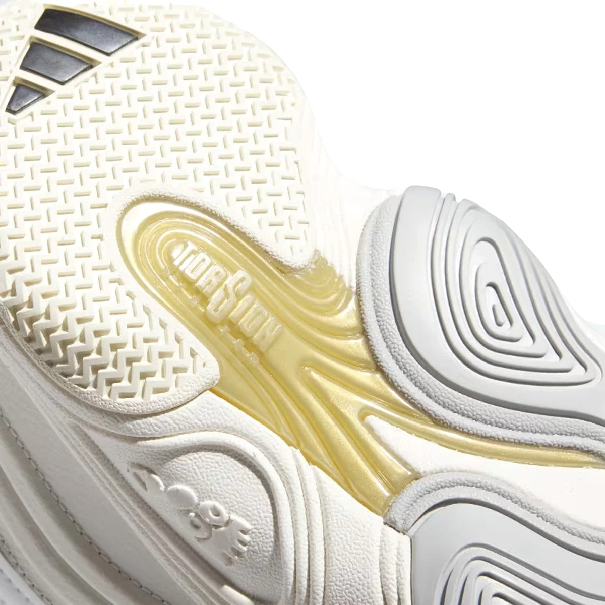 Let these adidas Crazy 98 shoes transport you back to the era of "Feet You Wear." An eye-catching wave pattern stands out against the upper that's moulded to cradle your foot. An EVA midsole with Adiprene cushioning provides comfort and support for all-day wear while the Torsion System stabilises as you move.